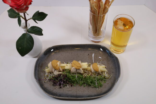 Poached chicken, apple an curry sauce 1 12 2022