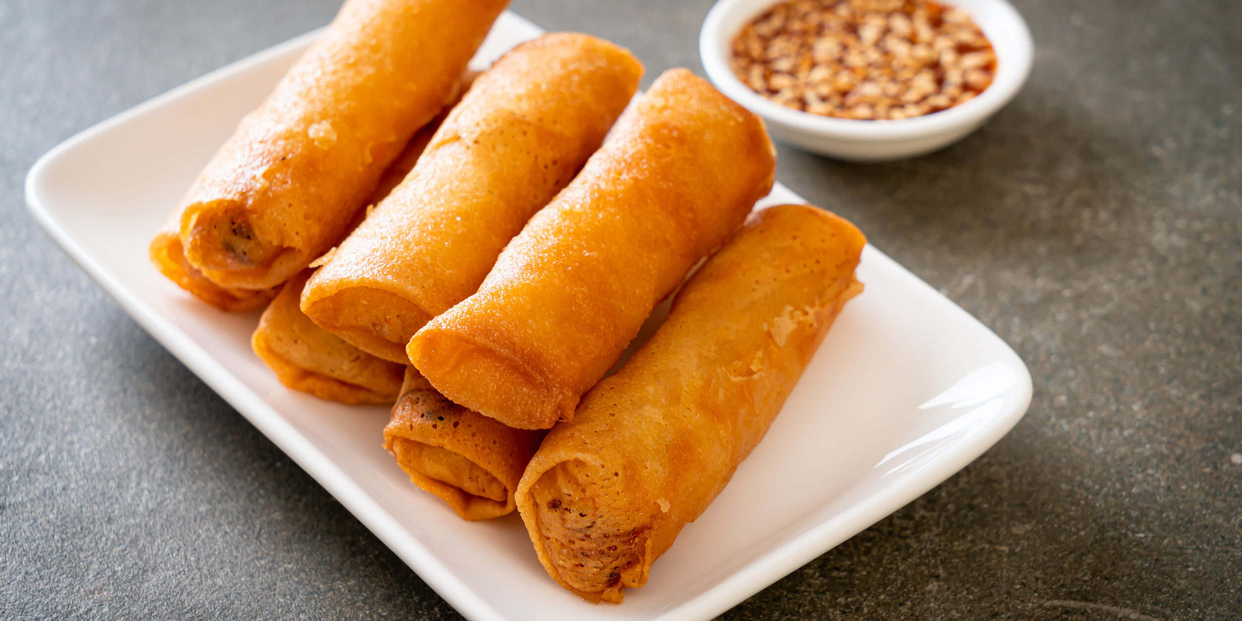 fried spring roll with sauce